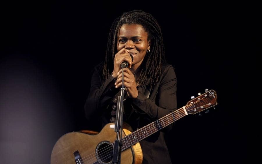 Tracy Chapman performing in Cologne, Germany, Theater am Tanzbrunnen