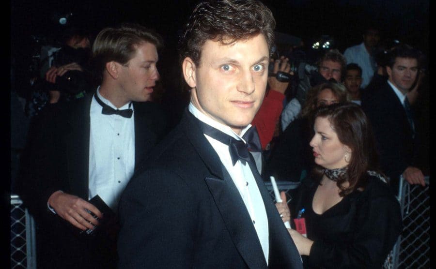 Tony Goldwyn is posing for the press at the Movie Awards circa 1991.