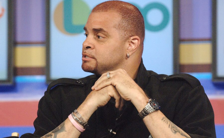 A still of Sinbad during a televised interview.