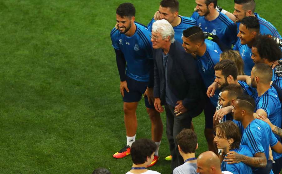 Richard Gere poses with the Real Madrid team during training.