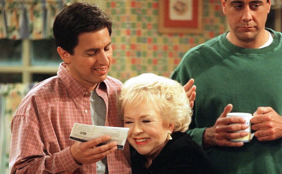 Roberts in an episode of “Everybody Loves Raymond.”