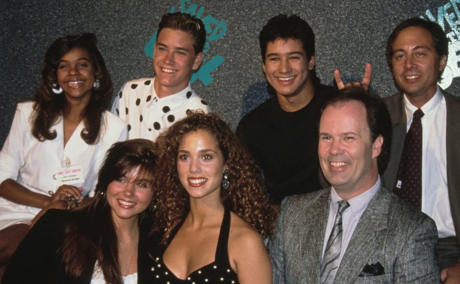 The cast of Saved by the Bell pose for a portrait.