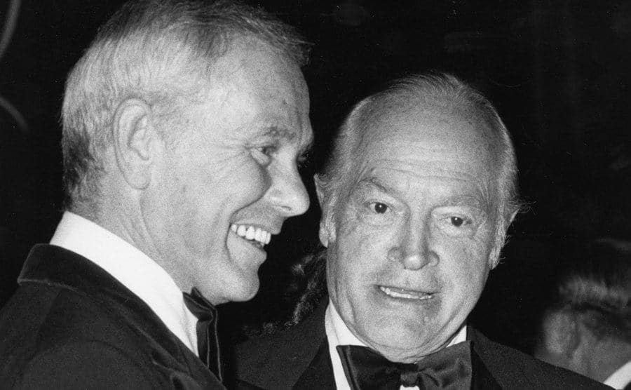 A picture of Bob Hope and Carson during an event.