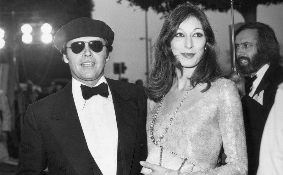 A dated image of Nicholson and Houston on the red carpet.