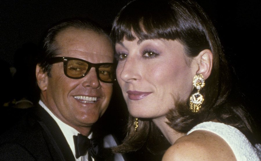 A photo of Jack Nicholson and Angelica Houston arriving at an event.