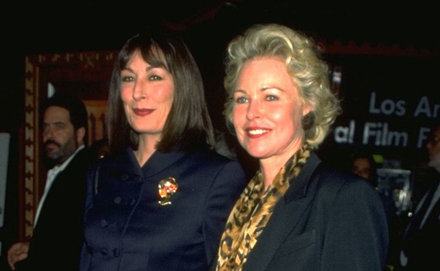 A photo of Huston and Phillips attending an event together.