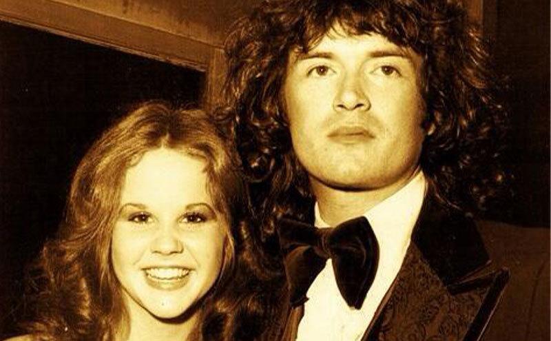 A dated image of Linda Blair and Glenn Hughes attending an event.