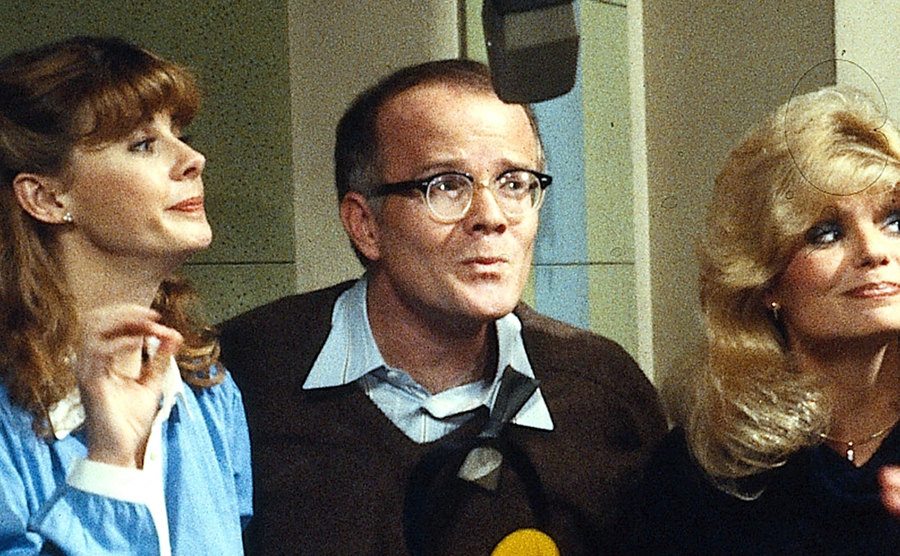 A still of Richard Sanders in a scene from the show.
