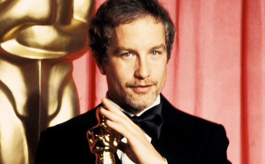 Dreyfuss poses backstage, holding his award at the Annual Academy Awards.
