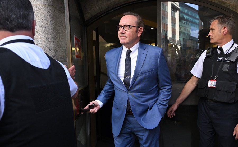 A photo of Spacey leaving a courthouse.